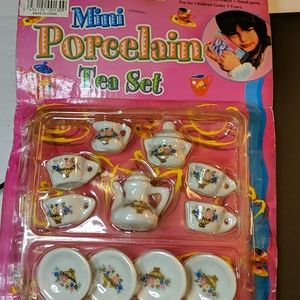 *. Mini porcelain tea set